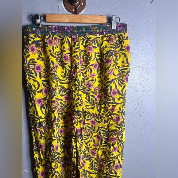 ANTHROPOLOGIE Lounge Harem Pants in multi floral/leopard. Size small - Picture 6 of 8